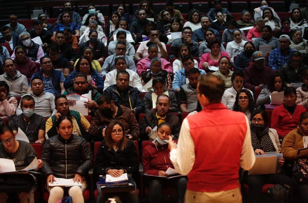 Médicos aspirantes a una plaza laboral definitiva