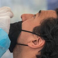 La OMS advierte aumento de casos de covid-19 en el mundo: "es la punta del iceberg"