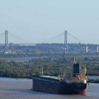 Conflicto entre agroindustriales y marítimos por la carga de granos en los puertos del país