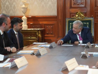 AMLO dialoga con directivos de Tesla sobre la planta en Nuevo León