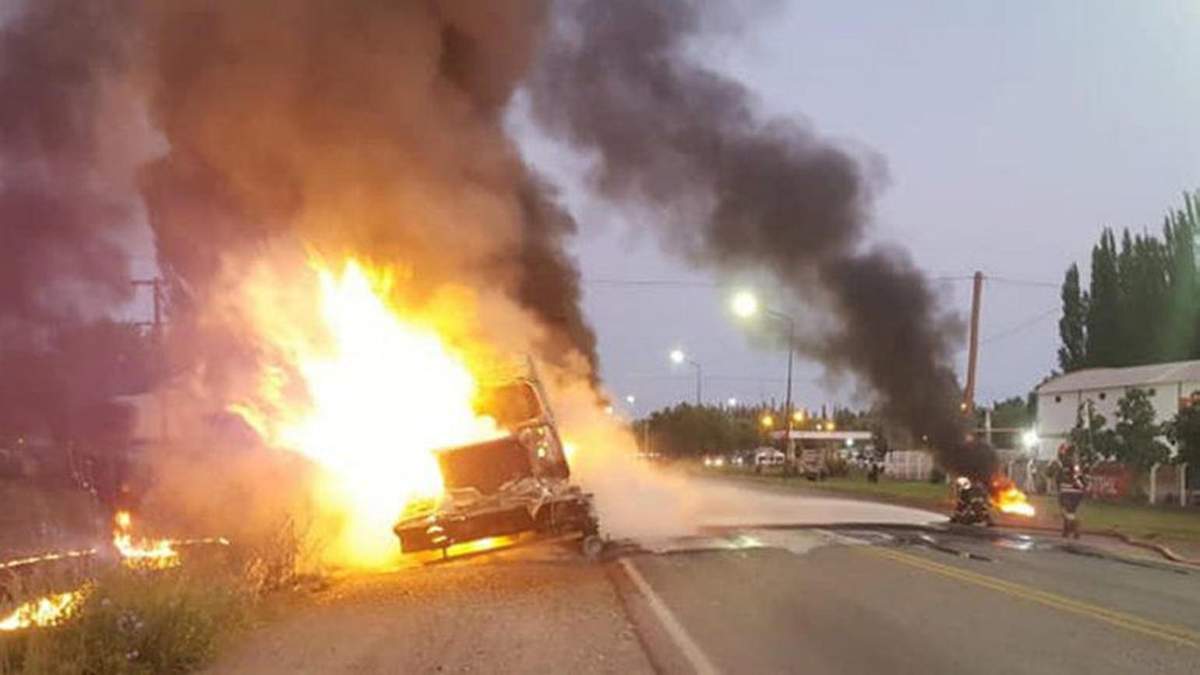 Incendio en la ruta 22. Fuente: (La Mañana Cipolletti)