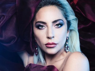 "¡Qué asco!" Lady Gaga se descuidó en la alfombra roja y ¡mostró algo espeluznante!