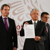 El presidente ofrece cambiar redacción de reforma educativa para garantizar autonomía
