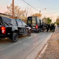 Centenario: secuestran un arma, cocaína y detienen a un hombre en tres allanamientos
