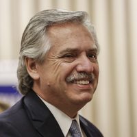 Alberto Fernández desayuna con empresarios en Berlín