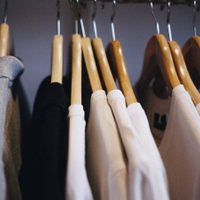 No tires las remeras viejas que ya no usás y transfórmalas en una original alfombra