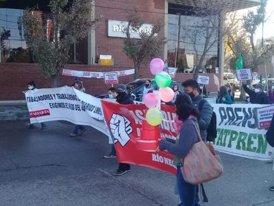 Habrá ruido y reclamos gremiales para que reincorporen al personal despedido en el diario Río Negro