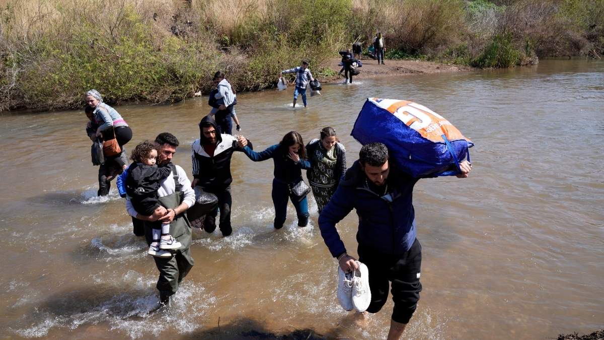 Iraquíes cruzan la frontera a Siria