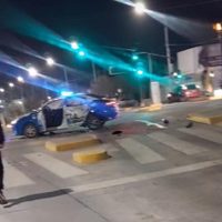 Grave choque entre un motociclista y un patrullero policial en el Metrobus
