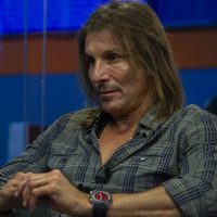 Claudio Caniggia y su pareja, Sofía Bonelli, se mostraron enamorados en las playas de México