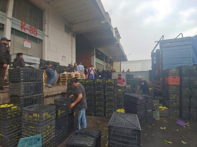 Pleito familiar desata balacera en una bodega de la Central de Abasto; hay 3 muertos
