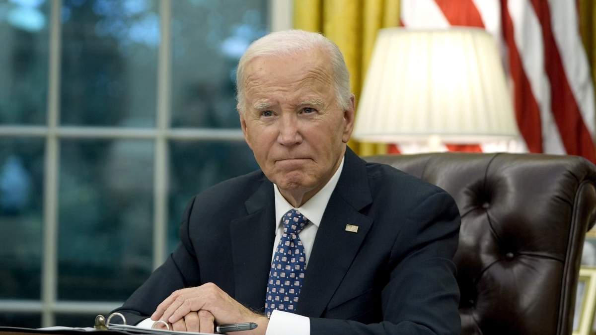 El presidente Joe Biden habla desde el Despacho Oval de la Casa Blanca