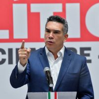 "Alito" Moreno extiende a 2024 su periodo al frente del PRI