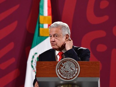 Autoridad competente debe resolver acusación de Reina del Pacífico sobre Calderón y el narco: AMLO