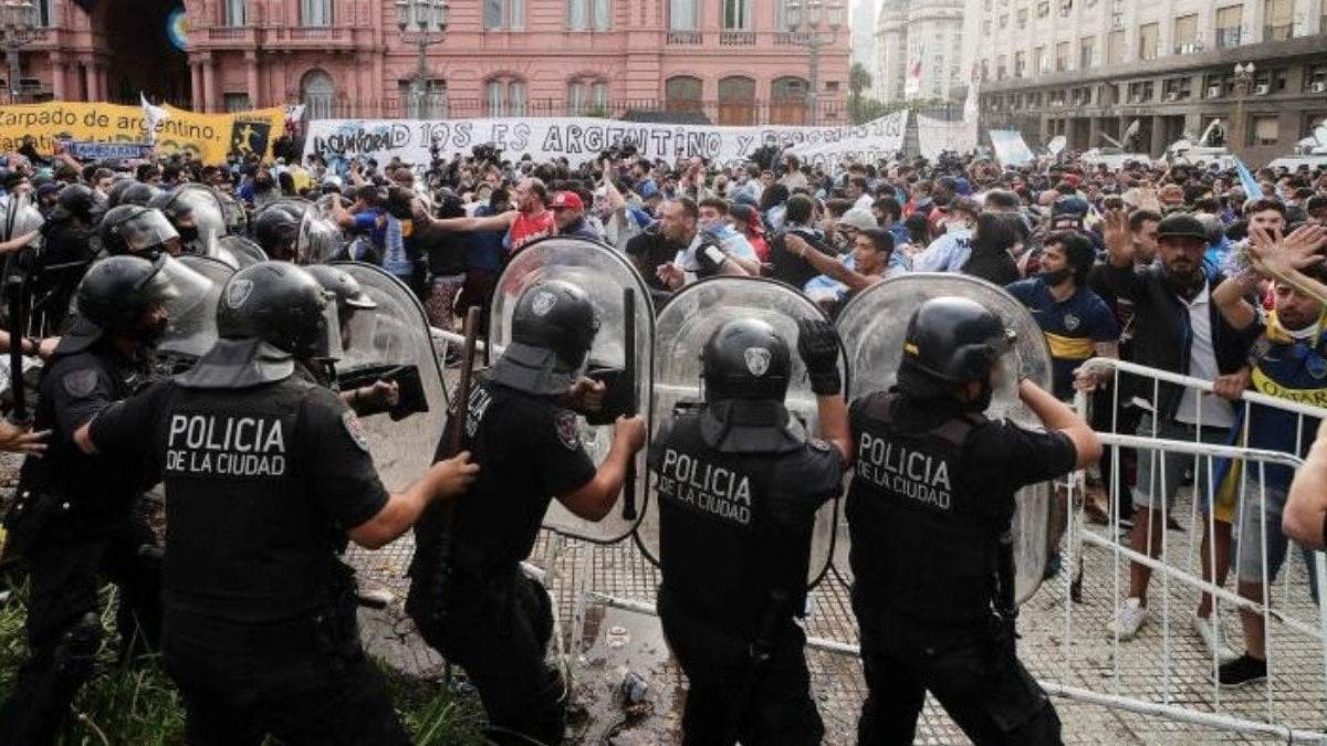 Disturbios en el velatorio de Diego Maradona. Fuente: (Twitter)