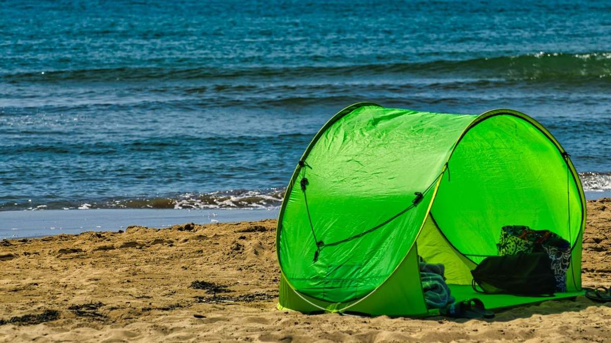 El “hotel Camarena” fue una opción informal para visitantes que acampaban en playas de Acapulco.