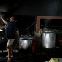 Cada vez más argentinos acuden a comedores populares en medio de plan de ajuste del gobierno de Milei