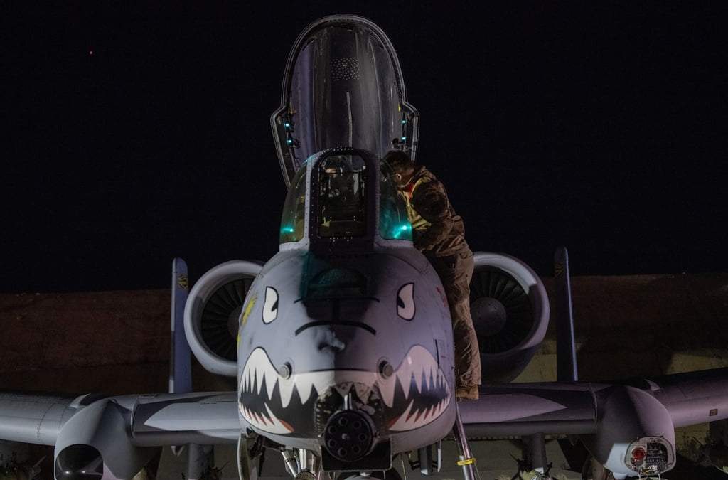 Esta fotografía entregada por la fuerza aérea Estadunidense muestra un avión A-10 Thunderbolt II el 19 de diciembre de 2025, en una base del Comando Central Estadunidense