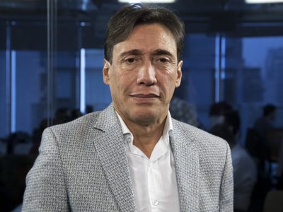 En medio de las denuncias, Fabián Gianola presentó a su novia de 23 años