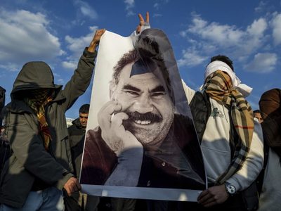 Insurgentes kurdos declaran alto al fuego tras insurgencia de 40 años en Turquía