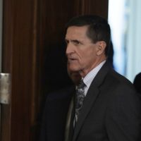 Flynn acepta que dio 'información incompleta” sobre Rusia y dimite como asesor de seguridad de EU