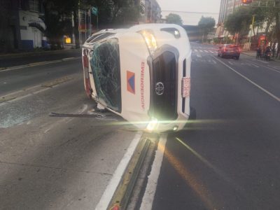 Funcionario de la SGIRPC atropella a dos motociclistas en avenida Cuauhtémoc