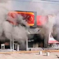 Crimen organizado quema ocho vehículos y una tienda en Ciudad Juárez