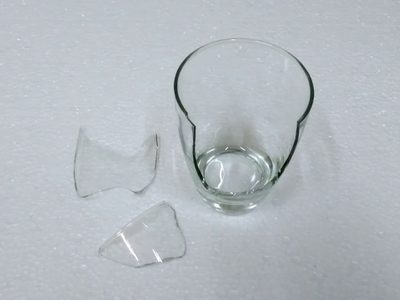 Si se rompió un vaso de vidrio, no lo tires: así de fácil podés convertirlo en el adorno más canchero y lindo