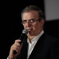 Ebrard lanza ultimátum: o se repone la consulta o se va de Morena