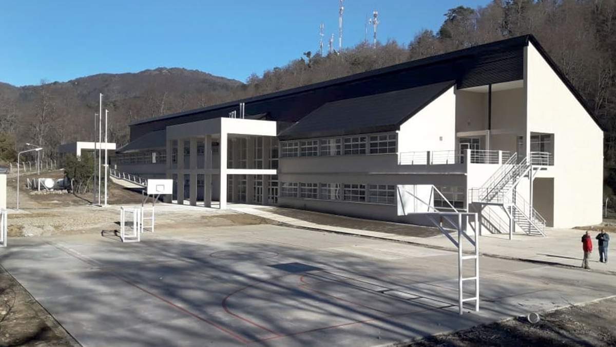 Escuela Provincial de Educación Técnica (EPET) 21 San Martin de los Andes. Fuente: (Twitter)
