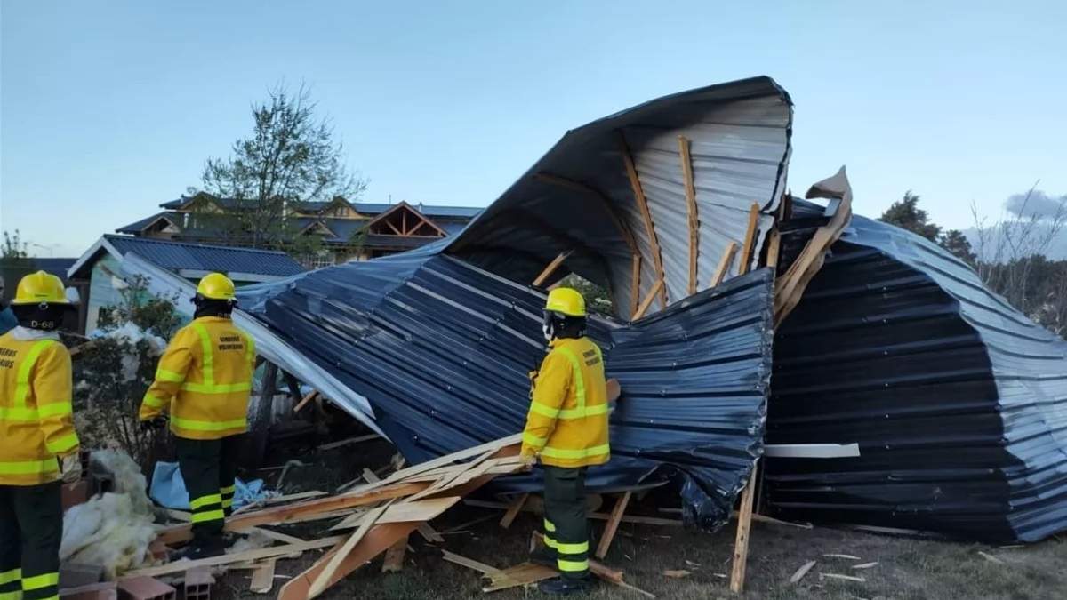 El temporal de viento causó destrozos en Bariloche. Fuente: (Twitter)