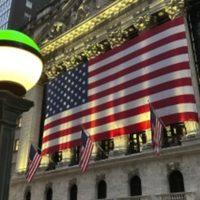 Wall Street, Tesla, acciones de bancos y bitcoin se disparan tras victoria de Trump