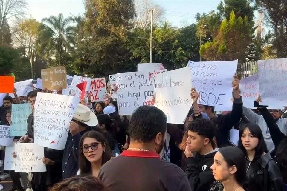 Estudiantes marchan en Uruapan y Morelia para exigir justicia tras el asesinato de Carlos Manzo