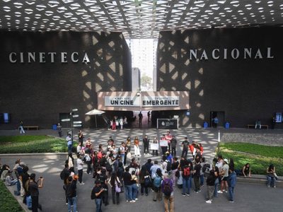 Colectiva Cineteca Nacional amaga con paro de labores; denuncia represalias tras protesta