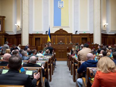 Parlamento de Ucrania adopta resolución contra "monopolización" rusa de la victoria sobre los nazis