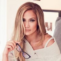 Siempre deslumbra: Jennifer López aprovechó el “Labor Day” para lucir un outfit hogareño