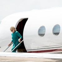 Hillary Clinton lanza campaña para atraer a republicanos desilusionados con Trump