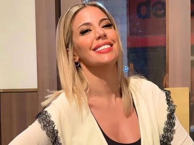 Colores cálidos y estilo chic: Virginia Gallardo armó su arbolito de Navidad glam junto a su hija