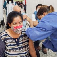 La provincia completa esquemas de vacunación sin turno