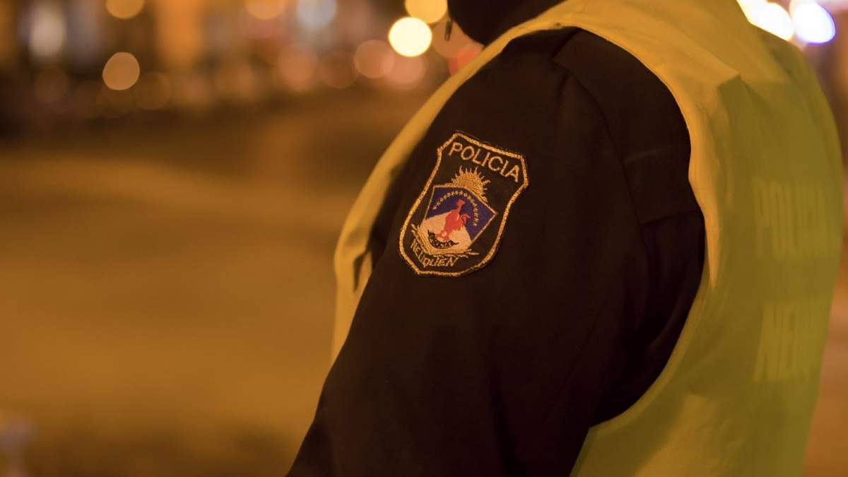 Efectivo de la Policía de Neuquén. Fuente: (Twitter)