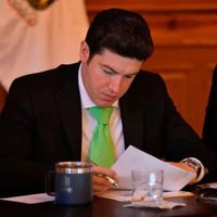 El TEPJF revoca la sanción del INE a Samuel García por aportaciones de familiares