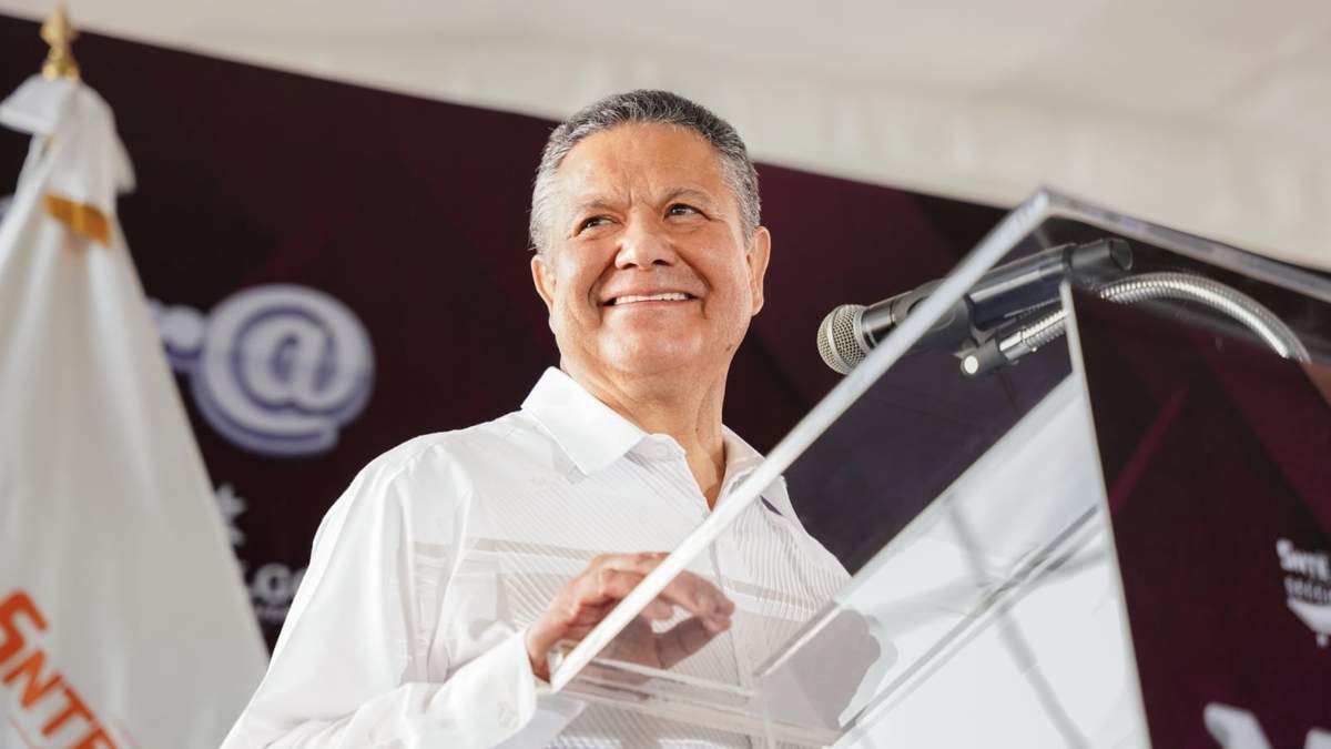 El gobernador del estado de Hidalgo, Julio Menchaca