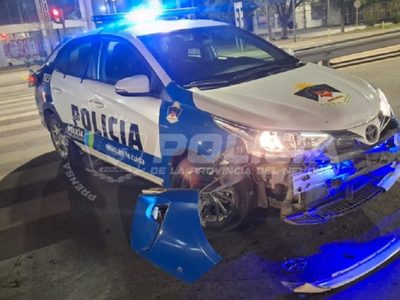 Caos en Avenida Mosconi: manejaba a contramano un auto robado y desató una violenta fuga