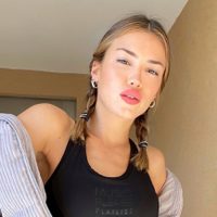 Agustina Agazzani reapareció en las redes sociales con un "palito" para Cinthia Fernández