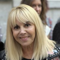 A sus 62 años, Claudia Villafañe marca tendencia con un jean al que no muchas se animarían