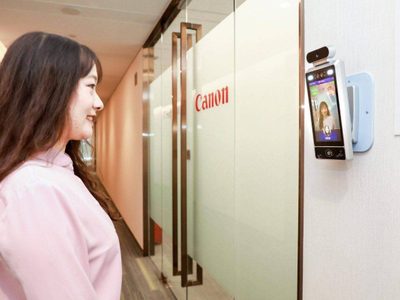 Empleados de Canon en China deben mostrar rostros sonrientes para poder entrar a las oficinas