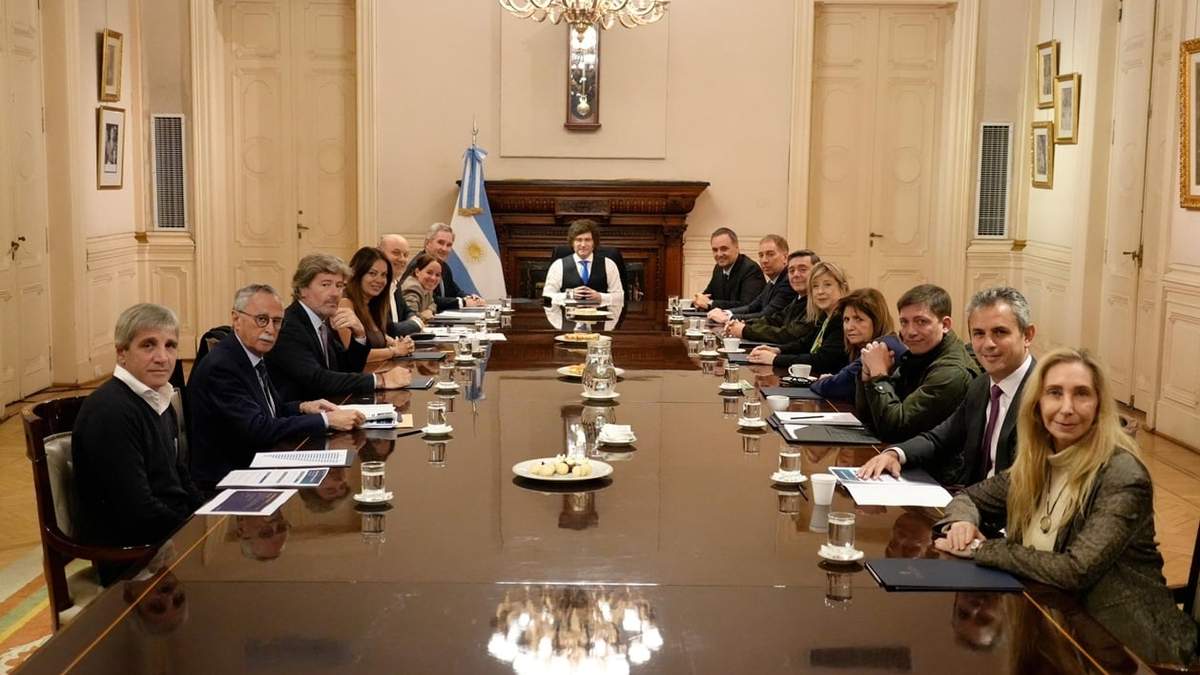 Milei dio una nueva señal de apoyo a Adorni