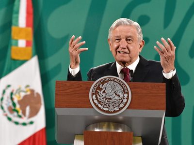 "Muro de la paz" iba a quedarse una semana, pero lo destruyeron: AMLO
