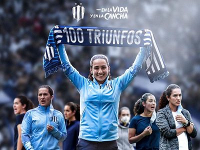 Eva Espejo es la primera entrenadora en lograr 100 victorias en la Liga MX Femenil