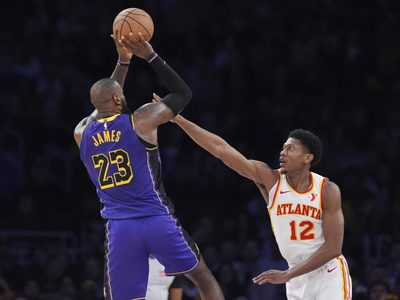 LeBron James rompe el récord de Michael Jordan de 30 puntos en partidos